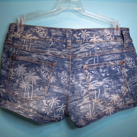 Palm tree jean shorts - Picture 2 of 2